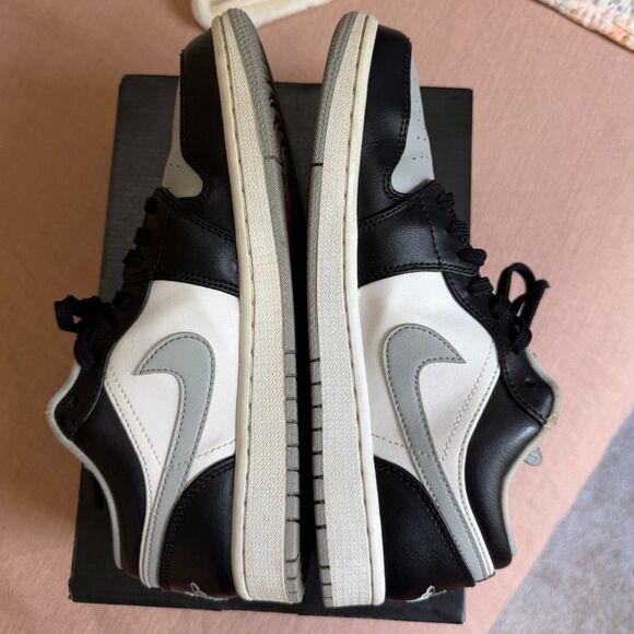 Nike Air Jordan 1 Low Black/Light Smoke Grey/White - Picture 4 of 5